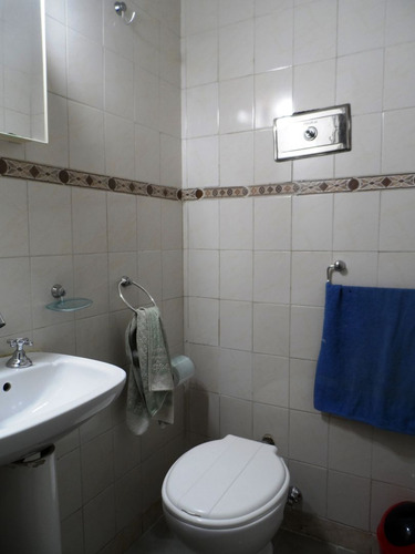 Impecable 3 Ambientes, Contrafrente Con Patio