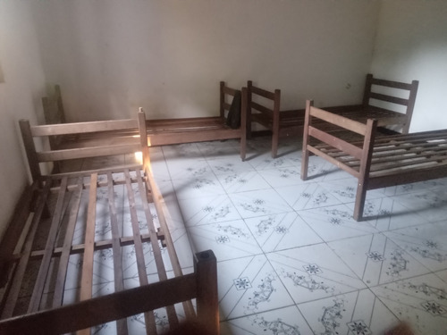 Sitio, Sendo Casa Com 3 Quartos,uma Suite,um Banheiro Social