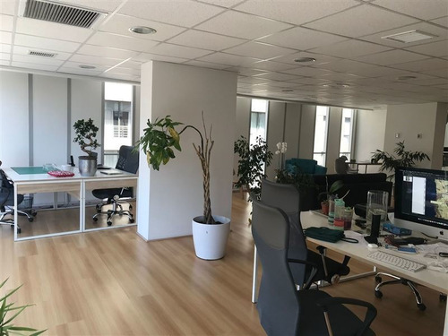 Imagen 2 de 8 de Oficina En Venta En Providencia Con 3 Estacionamientos