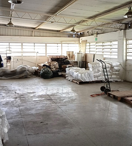 Alquiler / Galpon- Piso Industrial /boleita Sur/ 320 M² / 2 Ofic/ 2 Baño/ 2 Pe.