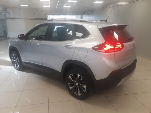 Imagen 9 de 25 de Chevrolet Tracker Premier Turbo 2023 E/i Go
