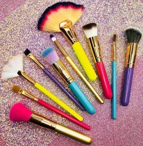 Set 10 Brochas De Maquillaje Kabuki , Un Paquete Kit Brochas Color Al Azar