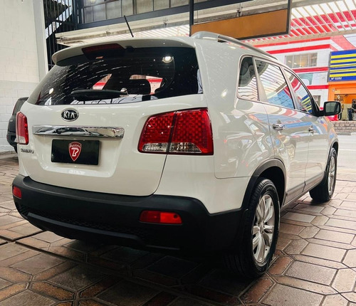 Imagem 4 de 12 de Kia Sorento 2.4 Completo 2012 Branca 4x2 Único Dono