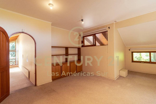 Imagen 10 de 15 de Arriendo Casa Club De Golf Lomas De La Dehesa 550 M2 5d 4b