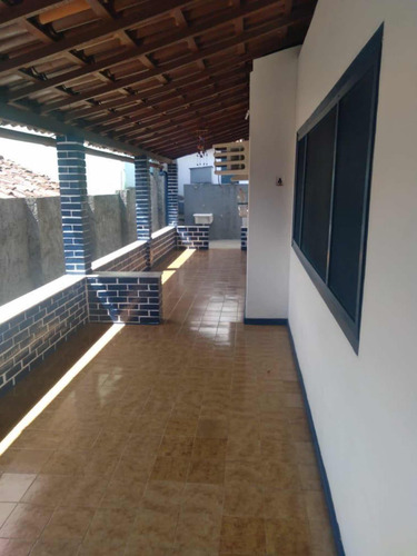 Bela Casa Próxima À Praia De Manguinhos