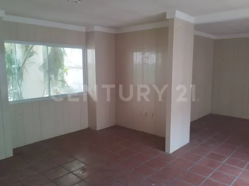 Casa En Venta En Col. Lomas De Chairel