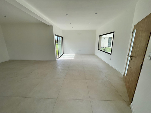 Venta Casa San Sebastian Area 5 - 4 Ambientes