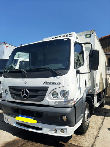 Imagem 1 de 15 de Caminhão 3/4 Mercedes-benz Accelo 815 No Baú Refrigerado