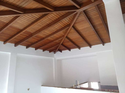 Imagen 13 de 16 de En Venta Town House Playa El Angel. Playa Moreno. Pampatar.