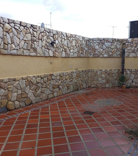Imagen 8 de 28 de Casa Céntrica Calle Cerrada Sin Amoblar, Aire Acondicionado Central, Estilo Colonial En Alquiler Y/o Venta Trigal Norte (hg)