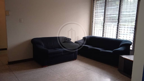 Hermosa Casa Céntrica Ideal Para Proyecto Comercial En La Urbanización Los Caobos. 002jsc