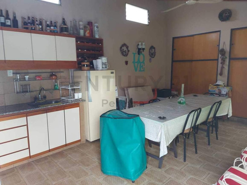 Uruguay 2729 Entre Juan B. Justo Y Gral Acha - Casa En Venta - Quilmes