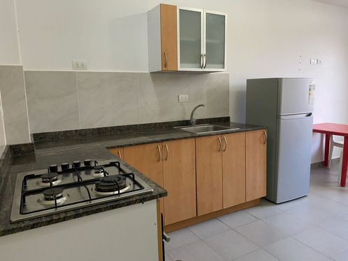 Alquiler De Apartamento En Res. Doral Country. Mañongo (af)