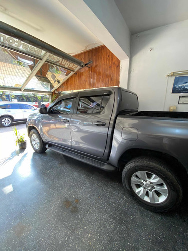 Toyota Hilux 2.8 Cd Srv 177cv 4x2 2016