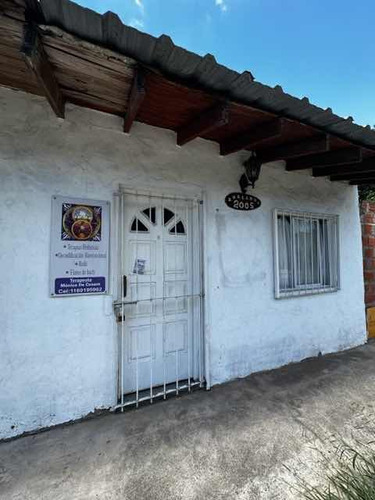 Venta - Casa Y Lote En Esquina Larcamon Y Burlando. Luis Guillon, Acepta Financiacion !