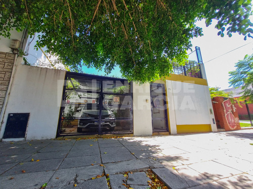 Venta Casa En Lote Propio 6 Ambientes Quincho Jardin Garage