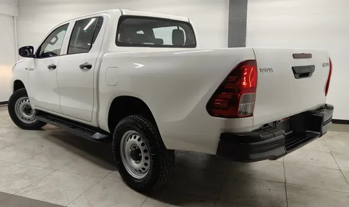 Toyota Hilux 2.7 Cabina Doble Base Mt