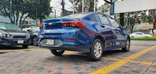 Imagen 3 de 11 de Chevrolet Onix 1.0t Ls Estandar Azul 2021