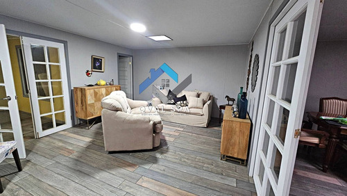 Qval Vende Espectacular Casa De 2 Pisos Con Recepción Comerc