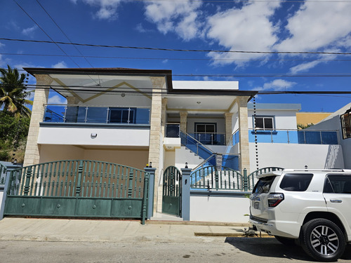 Casa Amplia Y Nueva Con Patio En Las Antillas