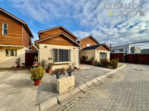 Casa En Venta De 3 Dorm. En Villa Alemana