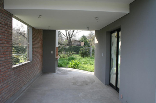 Imagen 10 de 21 de Casa De 2 Dormitorios En Venta Parrilla Jardín Roldan