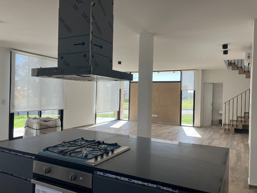 Imagen 7 de 16 de Venta De Casa En Terralagos, Canning