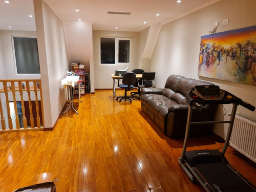 Casa De 180 M2, 6 D 6 B, Dos Pisos, Isla Teja , Valdivia