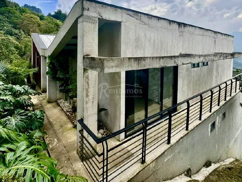Casa En Venta En Loma Del Escobero. Cod V776075
