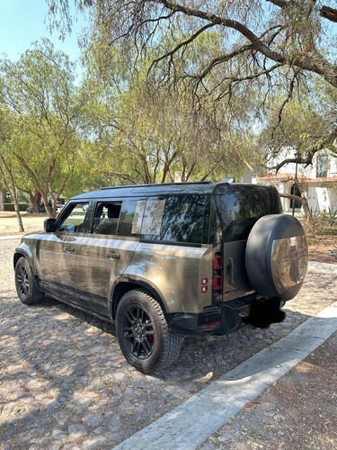 Land Rover Defender 2023