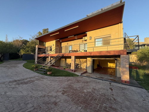 Casa En Venta En Alta Gracia
