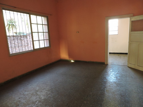 Imagen 7 de 12 de Casa De 3 Ambientes Con Local Y Cochera En Alquiler En José C. Paz. Uso Profesional Y Vivienda