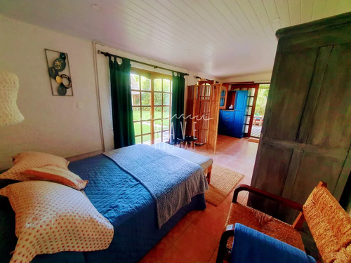 Venta De Casa De 3 Dormitorios, 3 Baños + Casa De Huéspedes En Pinares, Playa Mansa, Punta Del Este.