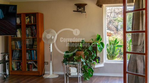 Casa En Venta De 5 Dorm. En Lo Barnechea