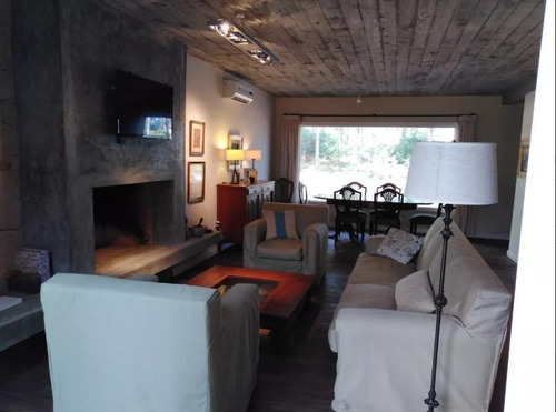 Casa - Parque Burnett. Impecable Y Completa!