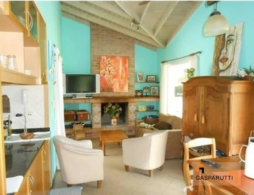 Casa En Venta En Barrio Septiembre, 5 Ambientes Con Pileta