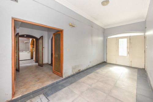Venta Casa 5 Ambientes Con Cochera Versalles