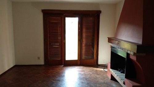 Impecable Casa Moderna 2 Plantas, Sobre Calle Uruguay