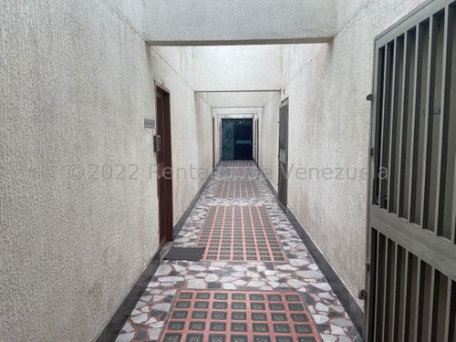 Imagen 3 de 10 de Comercial En Venta Centro Mls #23-12640 M.m
