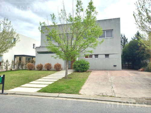 Casa En Alquiler En El Barrio Los Alisos, Nordelta.