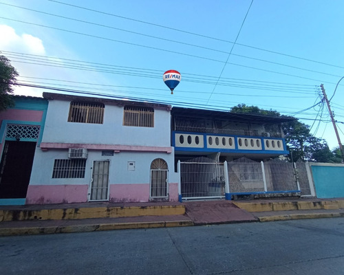 Local Con Apartamento, La Asunción, Municipio Arismendi. Isla De Margarita, Estado Nueva Esparta.