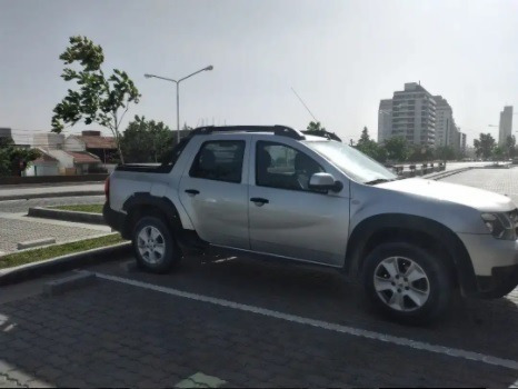 Imagen 2 de 15 de Duster Oroch 2.0 Outsider Plus 4x2 Sin Detalles La Mejor