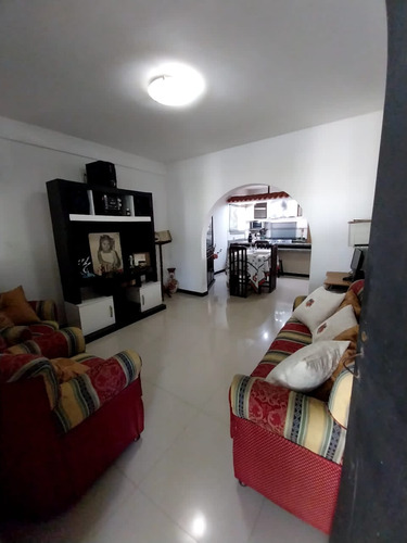 Se Vende Casa 358m2 2h/2.5b/4p Tuy Santa Lucía 6743