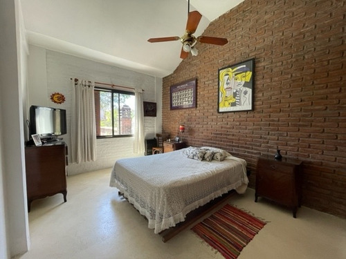 Venta-casa C/jardín En Inmejorable Ubicación En Monte Grande