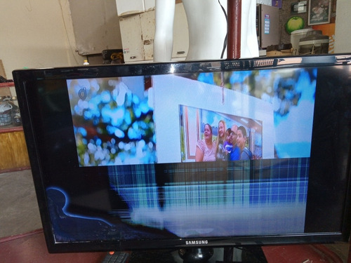 Imagem 3 de 10 de Tv Samsung 24 Model T24d310lh. Problema No Vertical Ver Foto
