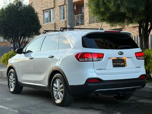 Kia Sorento Trust 2.400cc A/t 2ab Fe 7 Pasajeros 4x2 2016