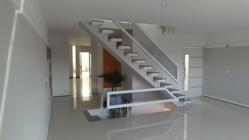 Imagem 2 de 14 de Sobrado Novo, Pós Moderno, 3 Suítes , Garagem 6 Carros...