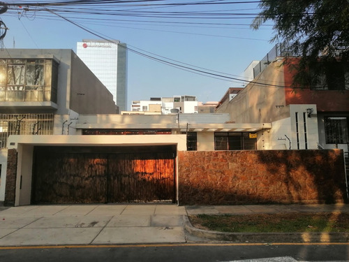 Linda Casa Estilo Americano A Media Cuadra Del Centro Financiero De San Isidro.