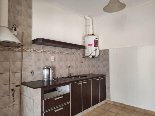 Casa En Venta Dos Dormitortios, En Junin.