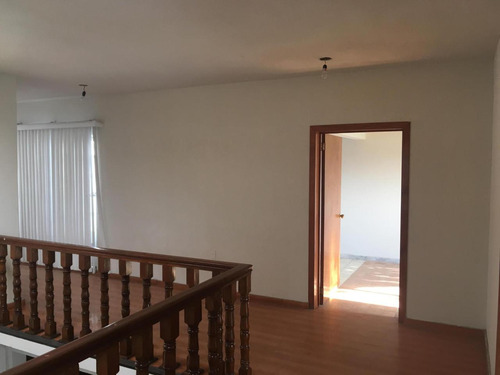 Casa En Renta En León, Moderno León, Gto.oficinas O Consultorios Puede Ser Con Jardin De 160m2
